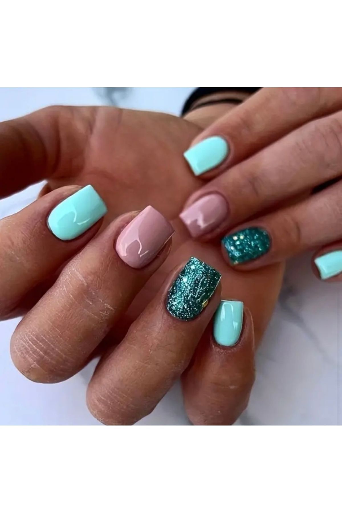 Moon Home Collection Mavi Işıltı Detaylı Kendinden Yapışkanlı Tırnak Seti 24 Adet