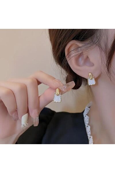 Vanilla Avenue Geometrik Altın Sarısı Detaylı Kadın Küpe