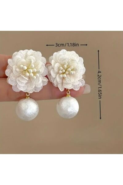 Moon Home Collection Beyaz Kumaş Çiçek Damlası İnci ile Süslenmiş Sallantılı Kadın Küpe