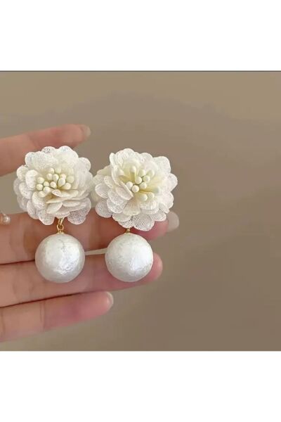 Moon Home Collection Beyaz Kumaş Çiçek Damlası İnci ile Süslenmiş Sallantılı Kadın Küpe