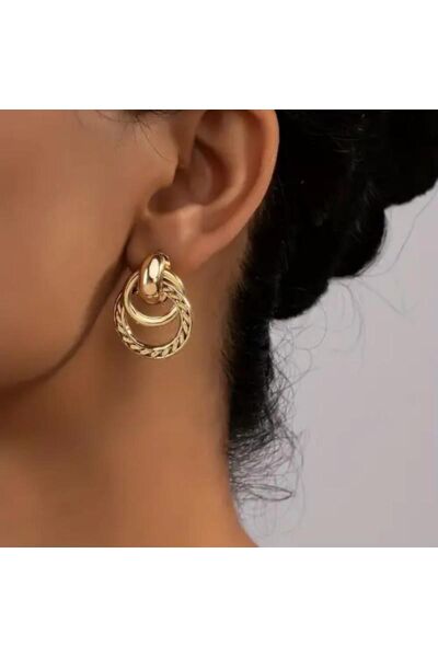 Vanilla Avenue Altın Sarısı Burgu Detaylı Sallantılı Kadın Küpe