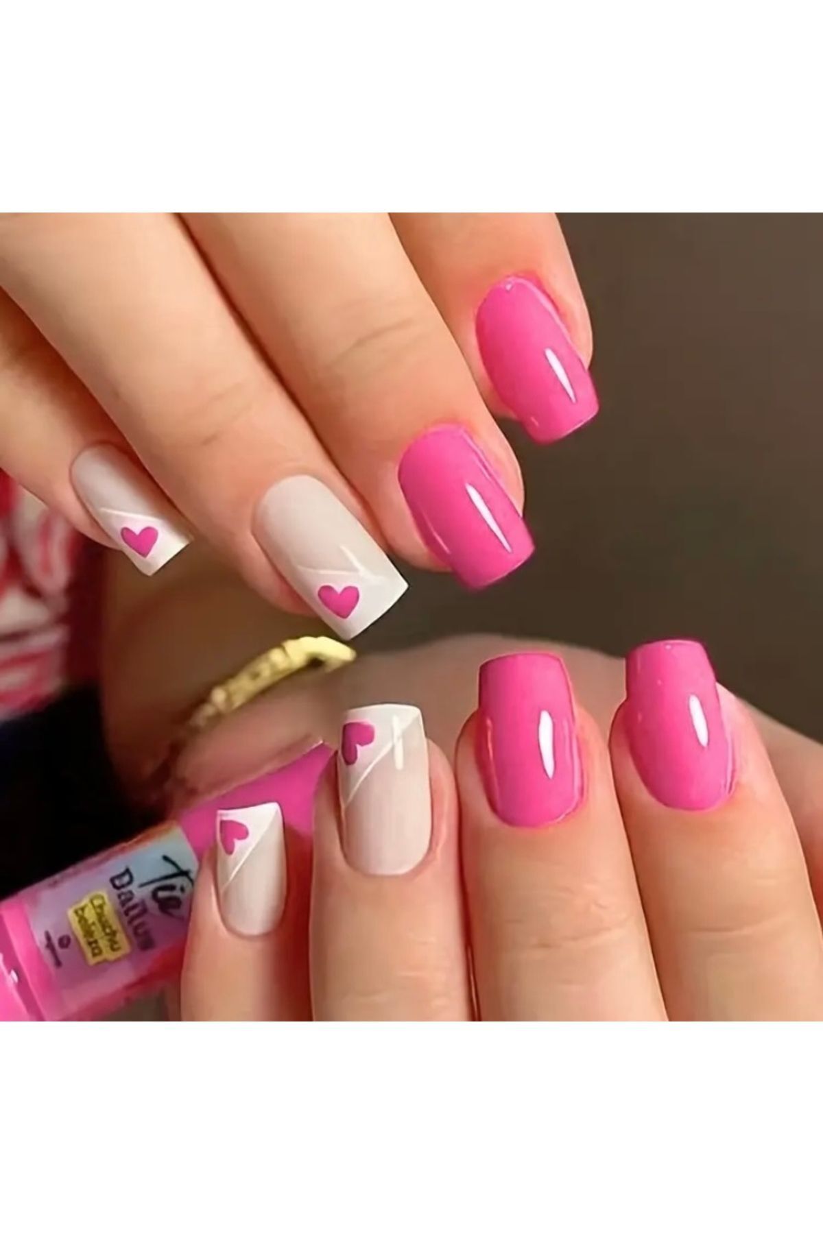 Vanilla Avenue Fuşya Kalpli Kare Kendinden Yapışkanlı Takma Tırnak 24 Adet