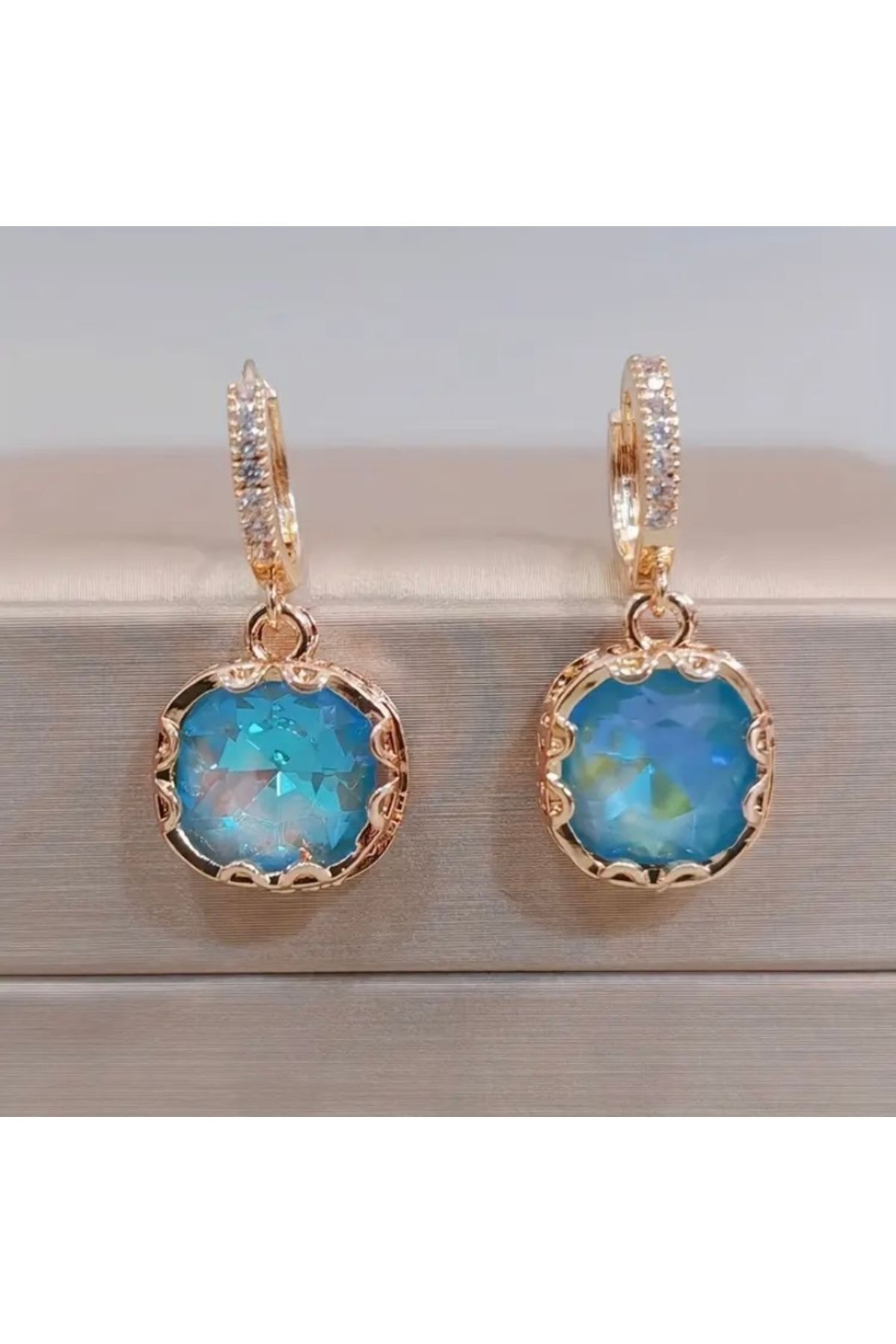 Vanilla Avenue Şık Açık Mavi Kare Işıltılı Kübik Zirkonya Sallantılı Kadın Küpe