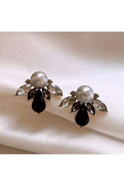 Vanilla Avenue Niche Benzersiz Siyah Yaprak Detaylı Kristal Parıltılı Günlük Kadın Küpe