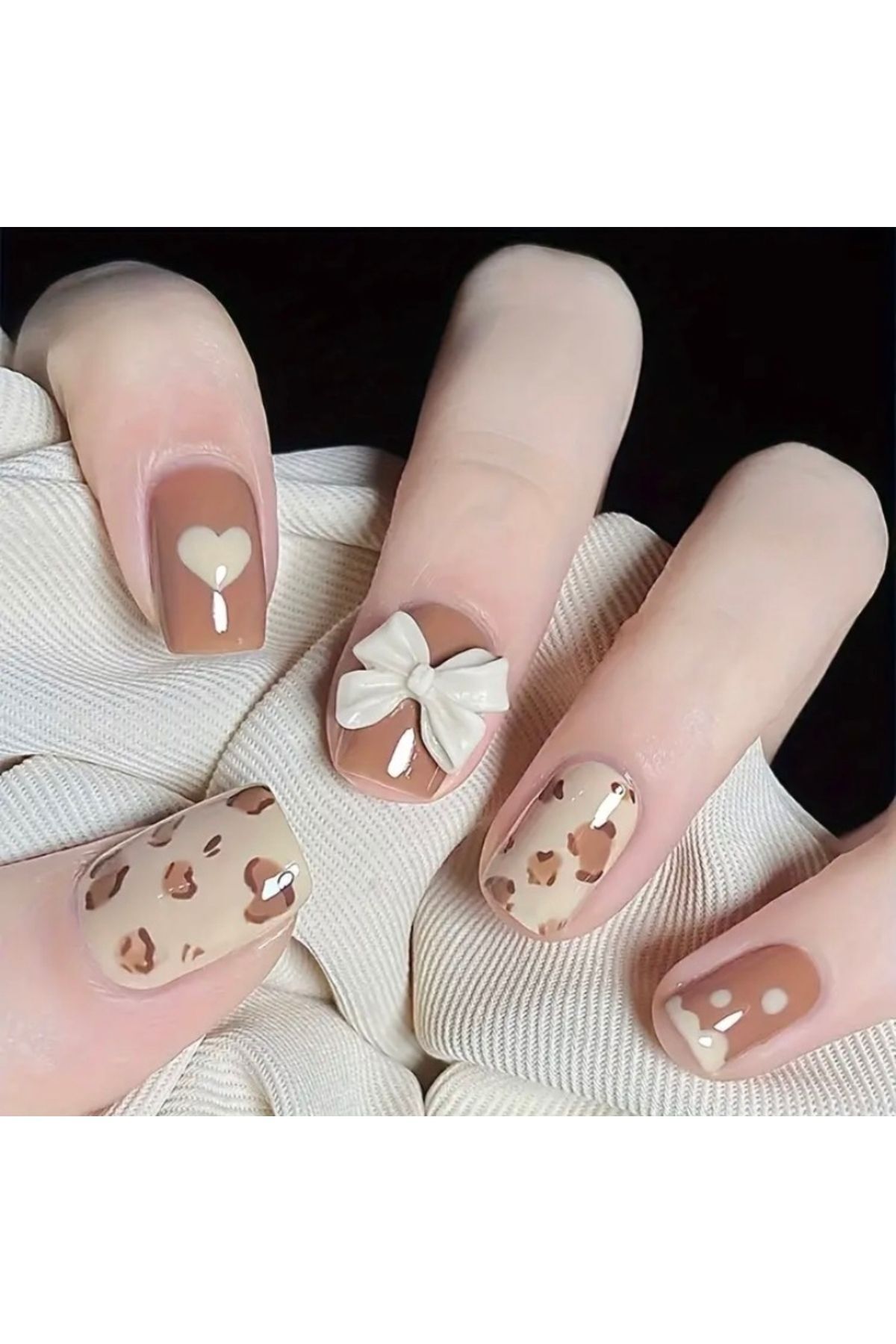 Vanilla Avenue Kare Bej Kurdele Detaylı Kendinden Yapışkanlı Takma Tırnak 24 Tırnak