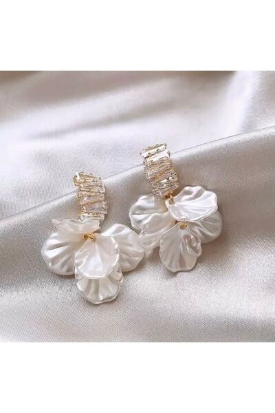 Vanilla Avenue Beyaz Yaprak Kabukları Fransız Esintili Kübik Zirkonya Sallantılı Kadın Küpe