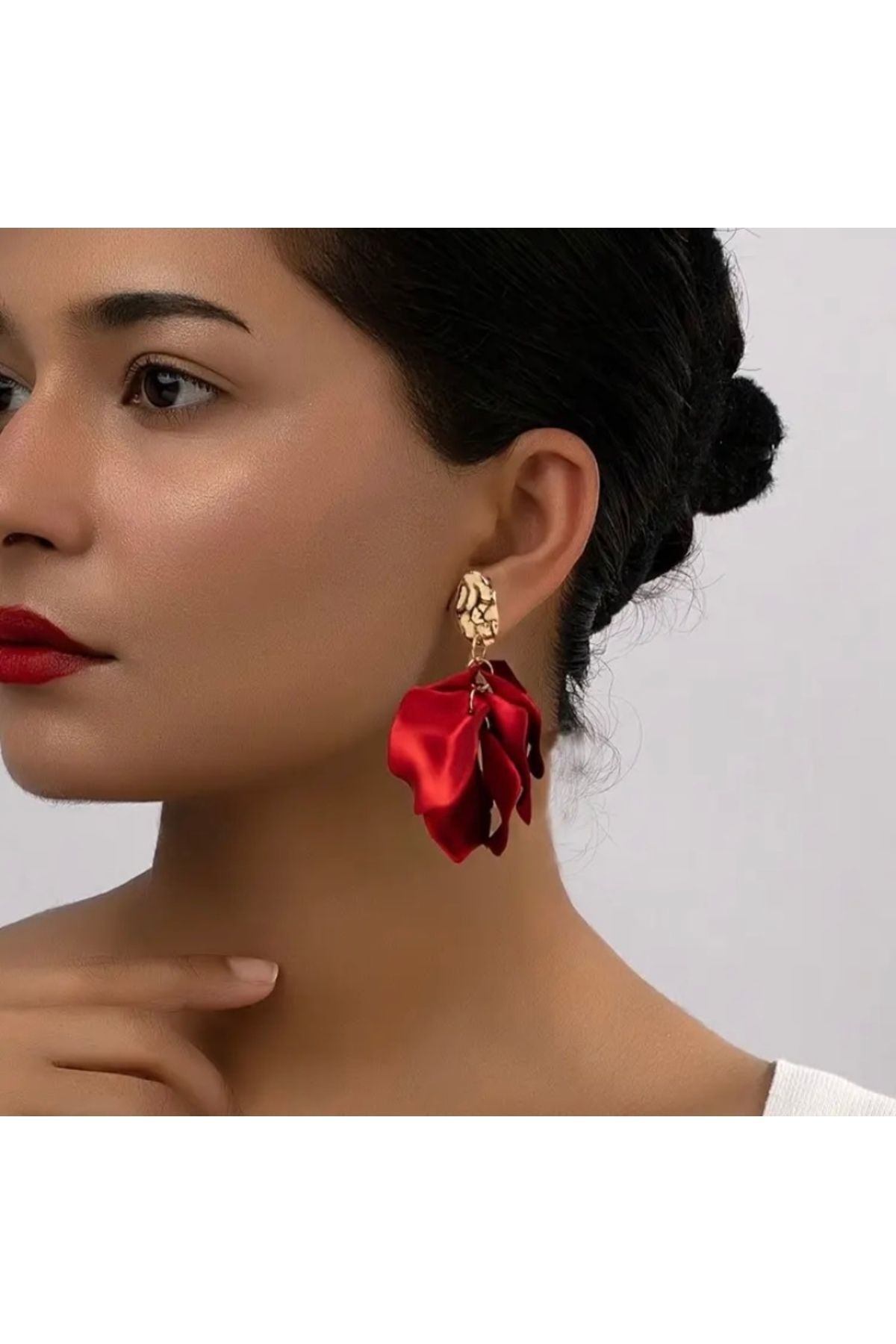 Vanilla Avenue Kırmızı Zarif Yaprak Desenli Sallantılı Günlük Kadın Küpe