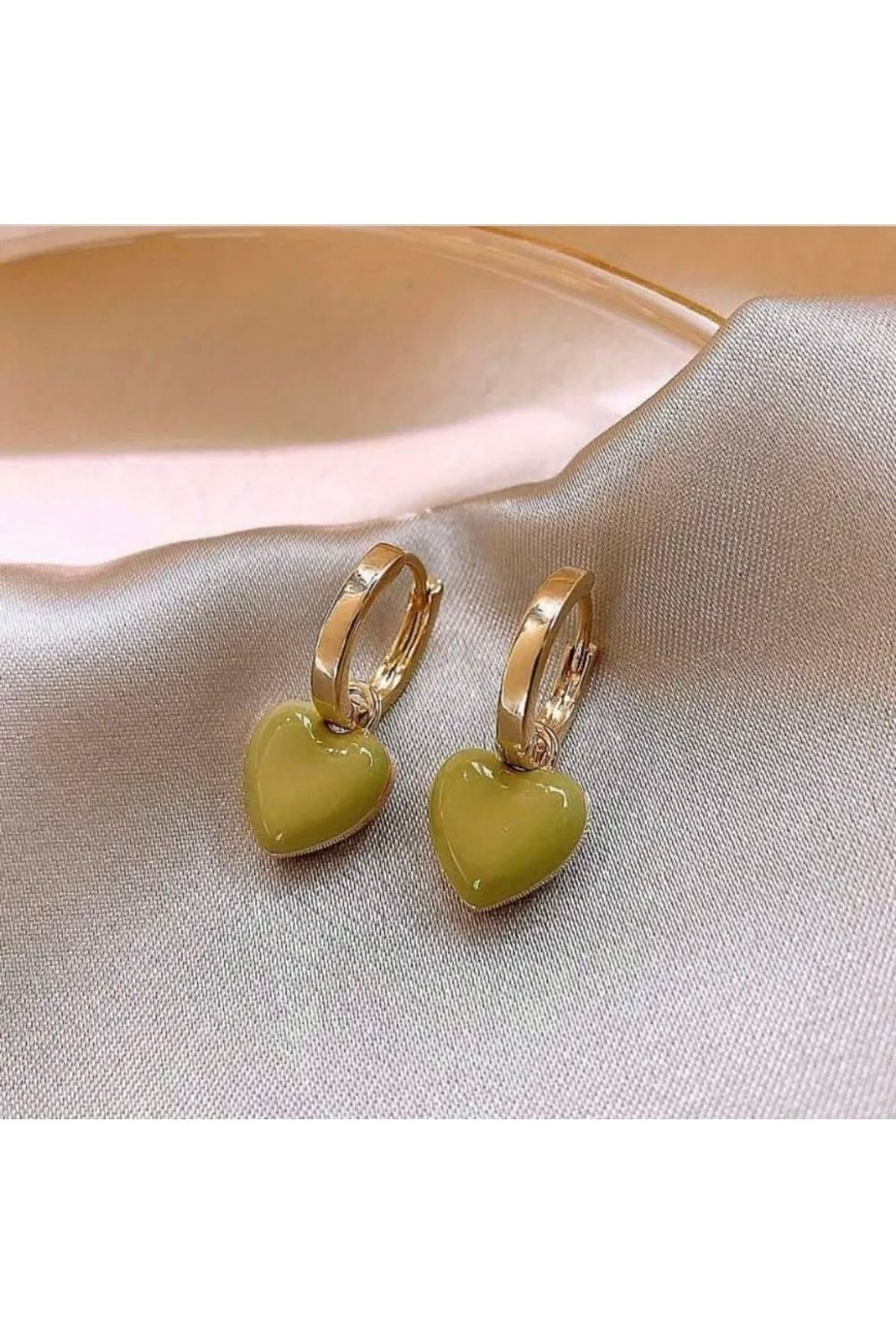 Vanilla Avenue Yeşil Kalpli Damla Şeklinde Altın Sarısı Detaylı Sallantılı Kadın Küpe