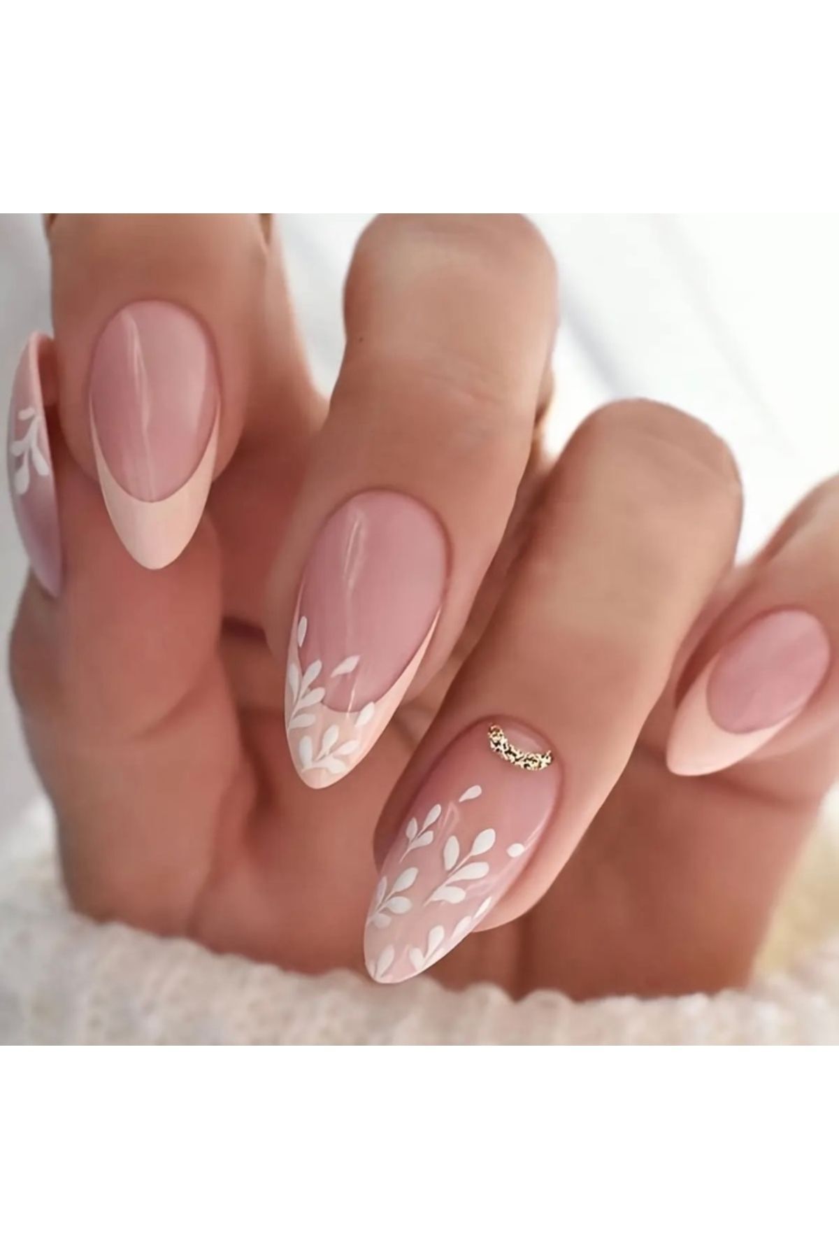 Vanilla Avenue Açık Pembe Tonlu Yaprak Desenli Kendinden Yapışkanlı Takma Tırnak Seti 24 Adet