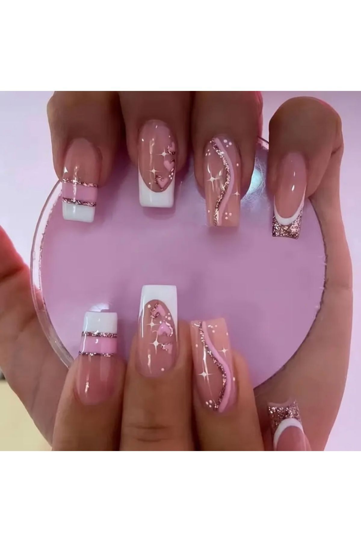 Vanilla Avenue Pembe Beyaz Ay Işığı Kalp Desenli Kendinden Yapışkanlı Takma Tırnak 24 Adet
