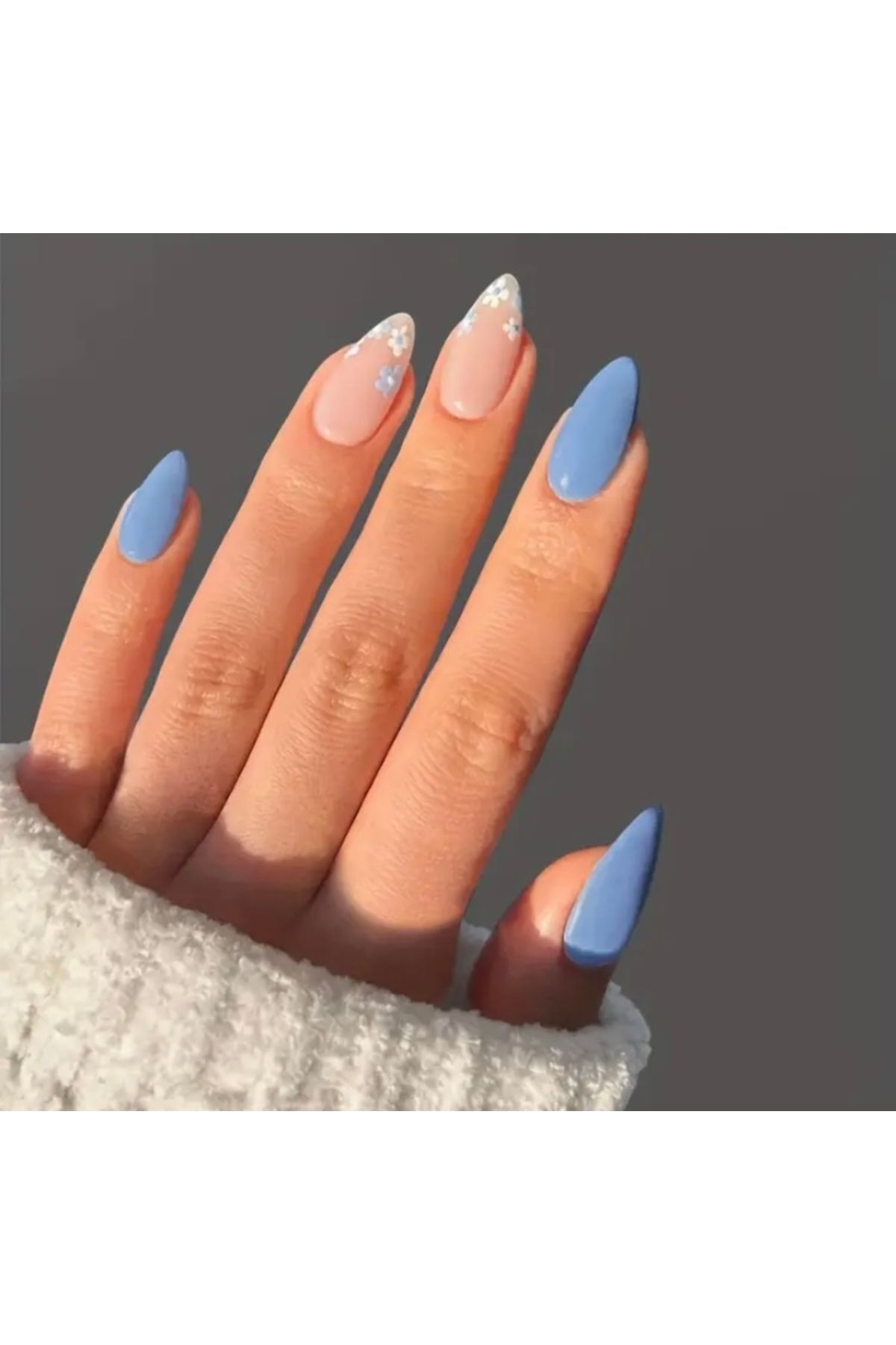 Vanilla Avenue Mavi Badem Çiçekli Desenli Kendinden Yapışkanlı Takma Tırnak 24 Adet