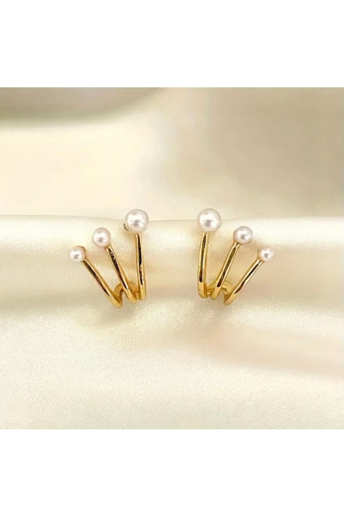 Vanilla Avenue Altın Sarısı Pençe Incili Şık Kadın Küpe