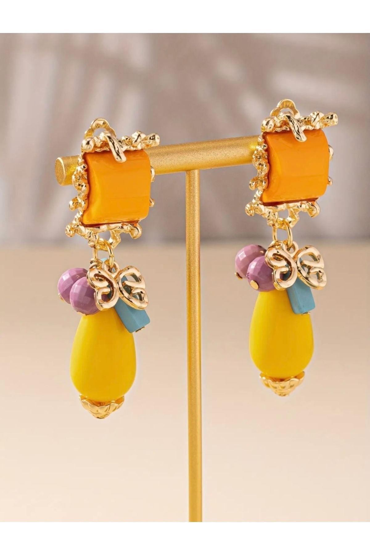 Vanilla Avenue Altın Sarısı Renkli Vintage Zarif Vintage Reçine Sallantılı Kadın Küpe