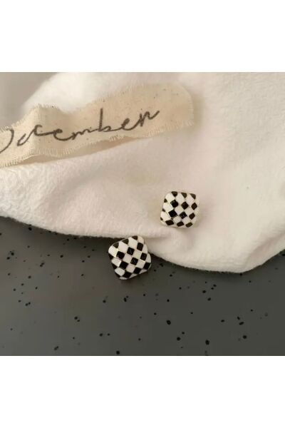 Vanilla Avenue Siyah Beyaz Vintage Damalı Günlük Kullanım Kadın Küpe
