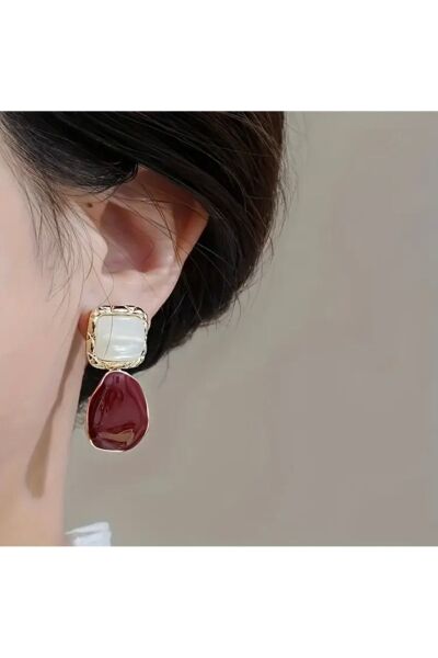 Vanilla Avenue Kırmızı Şık Kore Tarzı Moda Altın Sarısı Detaylı Sallantılı Kadın Küpe
