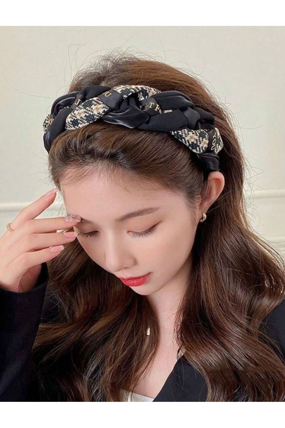 Moon Home Collection Siyah Desenli Yazı Detaylı Kadın Taç