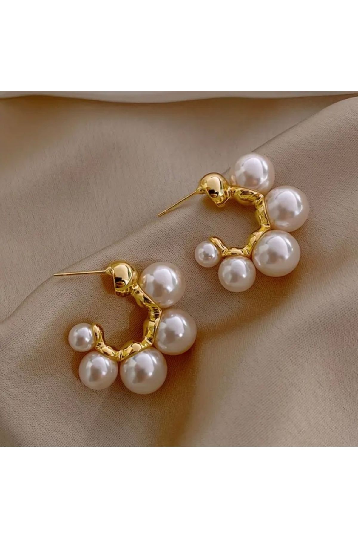 Vanilla Avenue Şık Tasarım Parlak Incili C Şeklinde Sallantılı Kadın Küpe