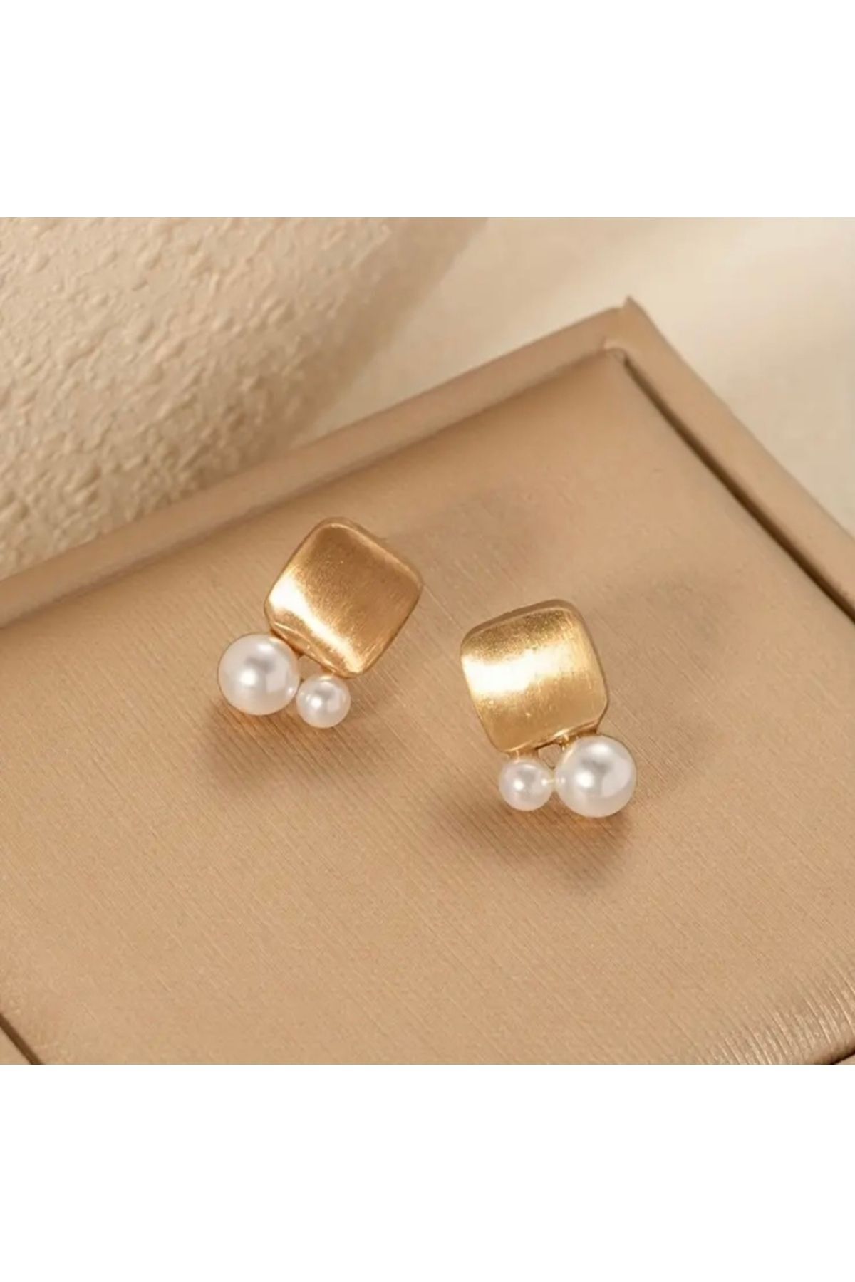 Vanilla Avenue Zarif Geometrik Inci Detaylı Şık Kadın Küpe