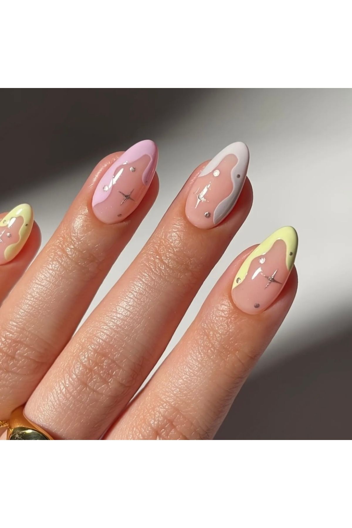 Vanilla Avenue Pastel Renk Bloklu Su Damlası Parıltılı Kendinden Yapışkanlı Takma Tırnak 24 Adet