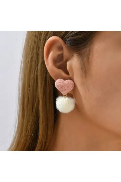 Vanilla Avenue Beyaz Pembe Kalp ve Ponpon Sallantılı Günlük Kullanım Kadın Küpe