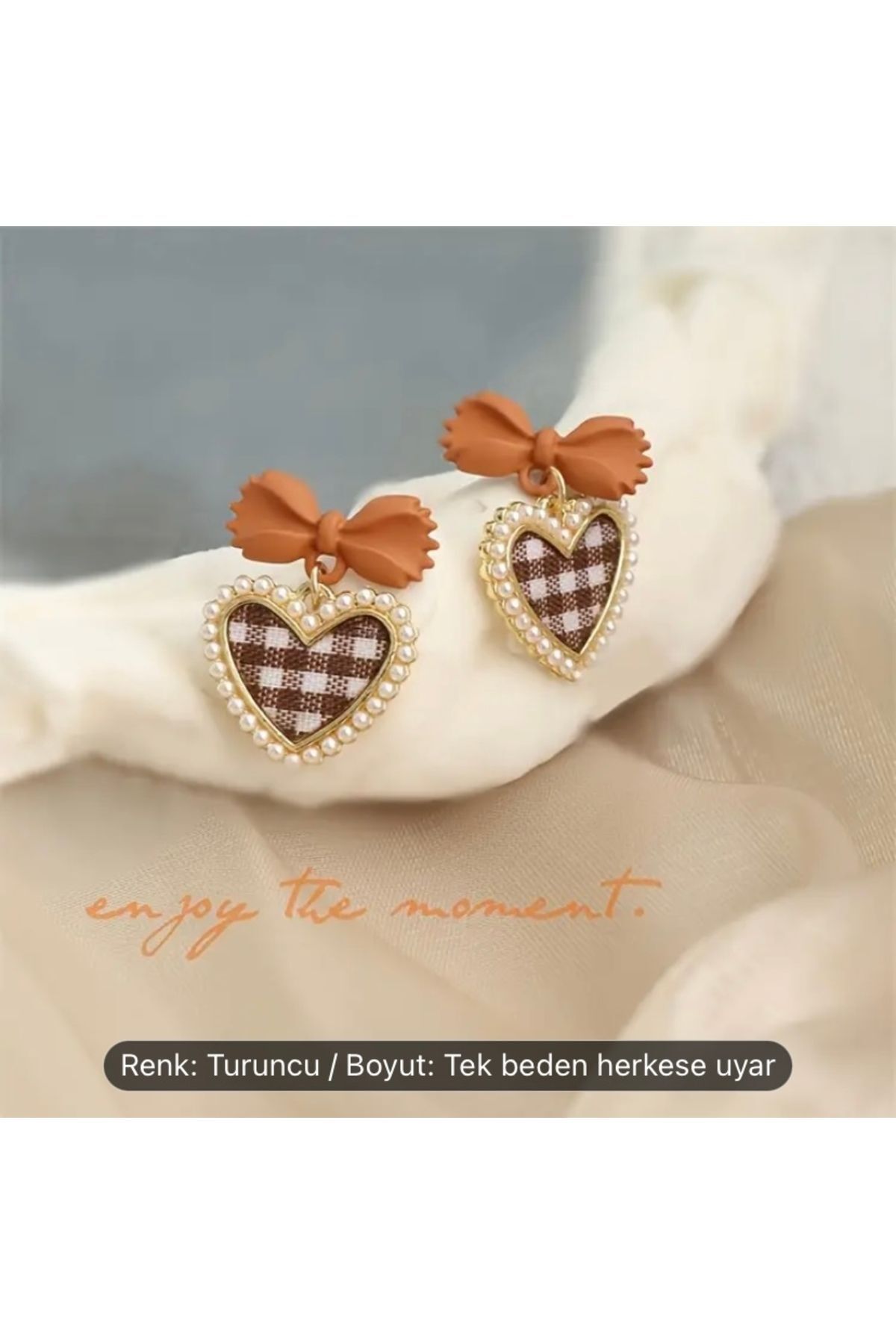 Vanilla Avenue Turuncu Fiyonk Kalp Şeklinde Pötikareli Sallantılı Kadın Küpe