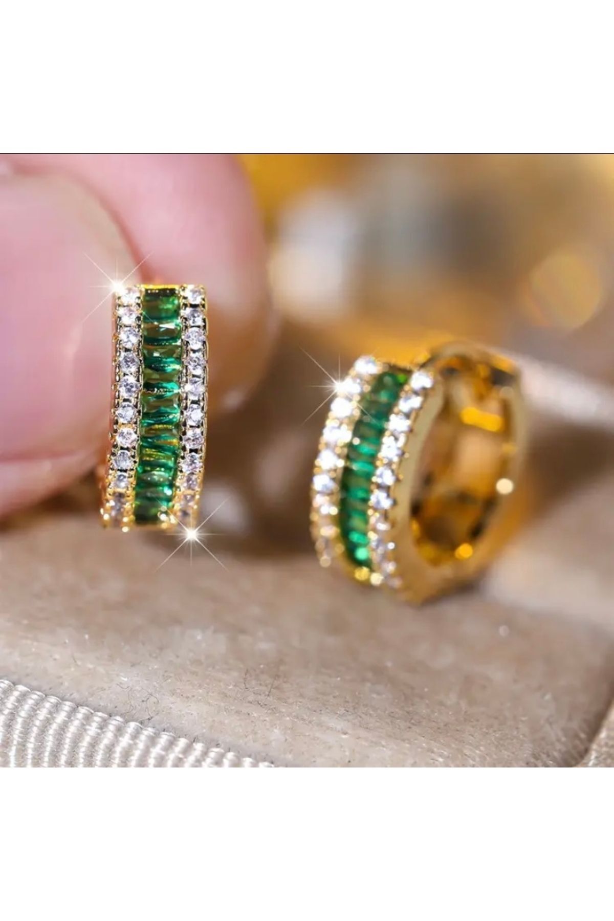 Vanilla Avenue Parıldayan Taşlı Yeşil Zirkonya Halka Sallantılı Kadın Küpe