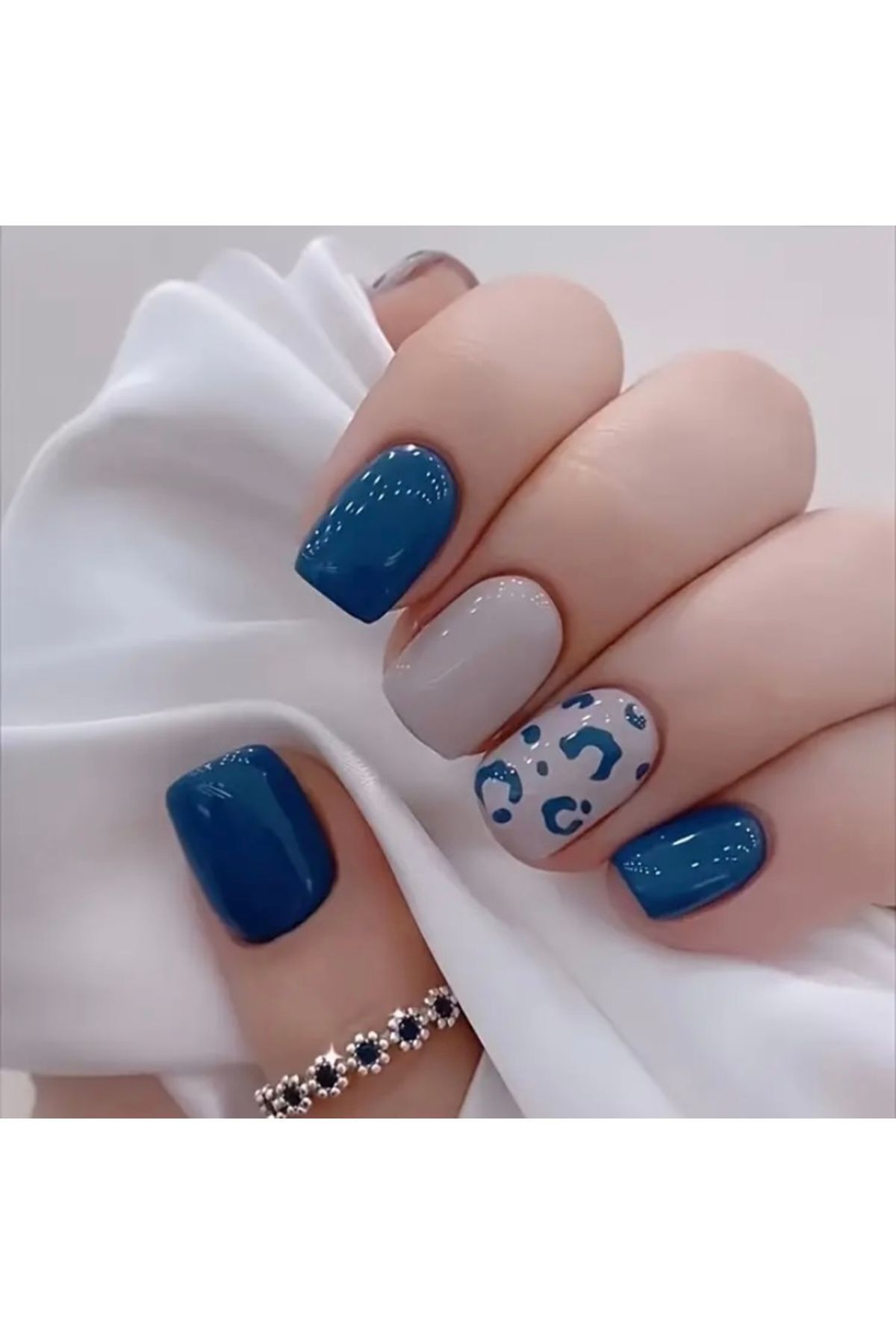 Vanilla Avenue Mavi Işıltılı Leoparlı Kendinden Yapışkanlı Takma Tırnak 24 Adet Mavi