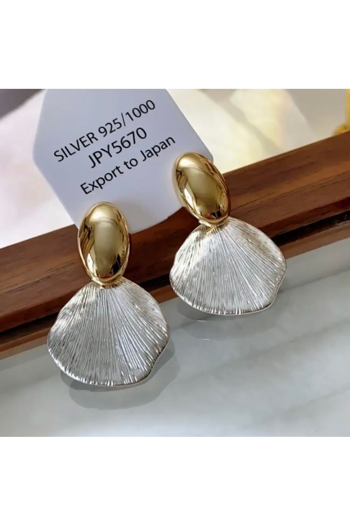 Moon Home Collection Altın Sarısı Detaylı Dokulu Sallantılı Günlük Kadın Küpe