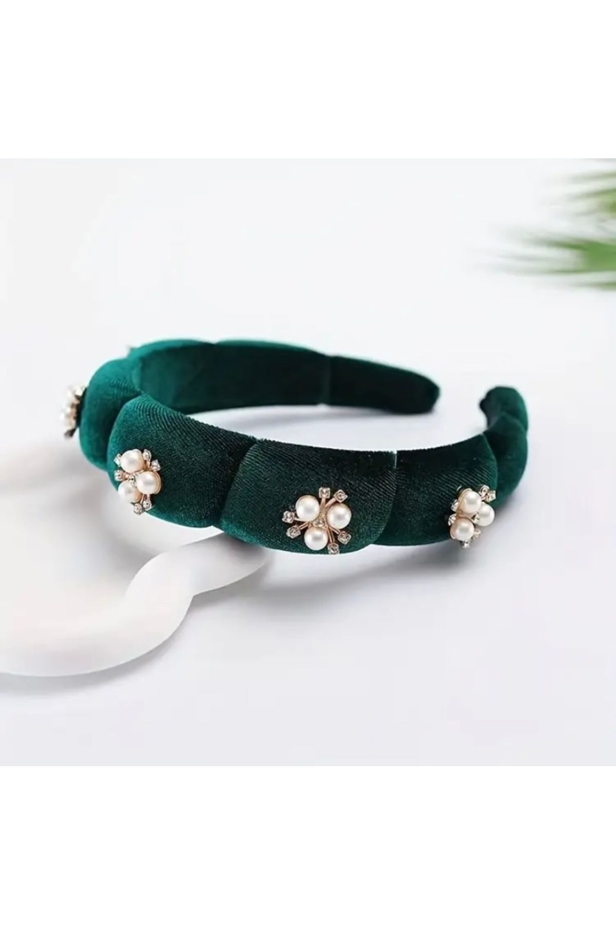 Vanilla Avenue Vintage Bombeli Kadife Zümrüt Yeşili Çiçek İnci Detaylı Kadın Tacı