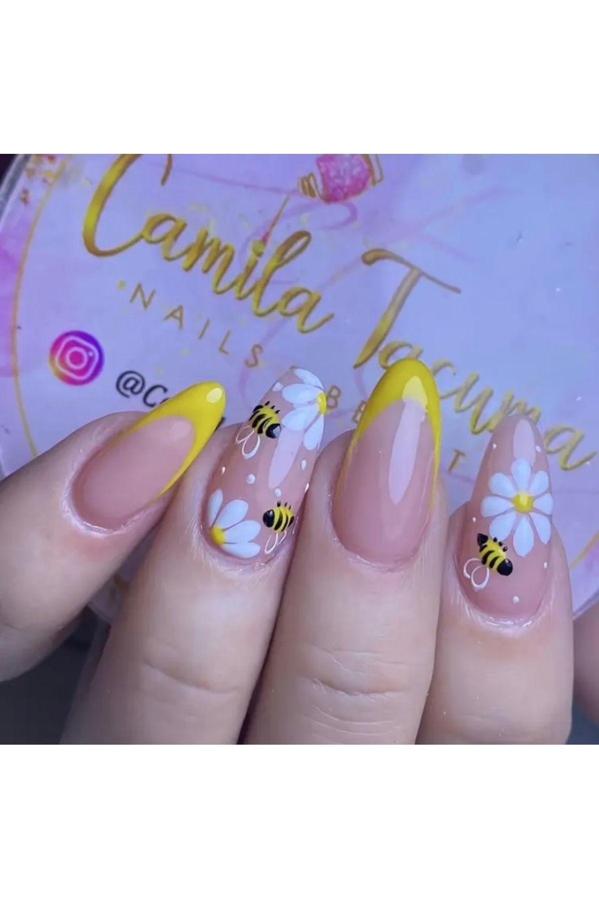 Vanilla Avenue Sarı Arı Desenli Badem Kendinden Yapışkanlı Takma Tırnak 24 Adet