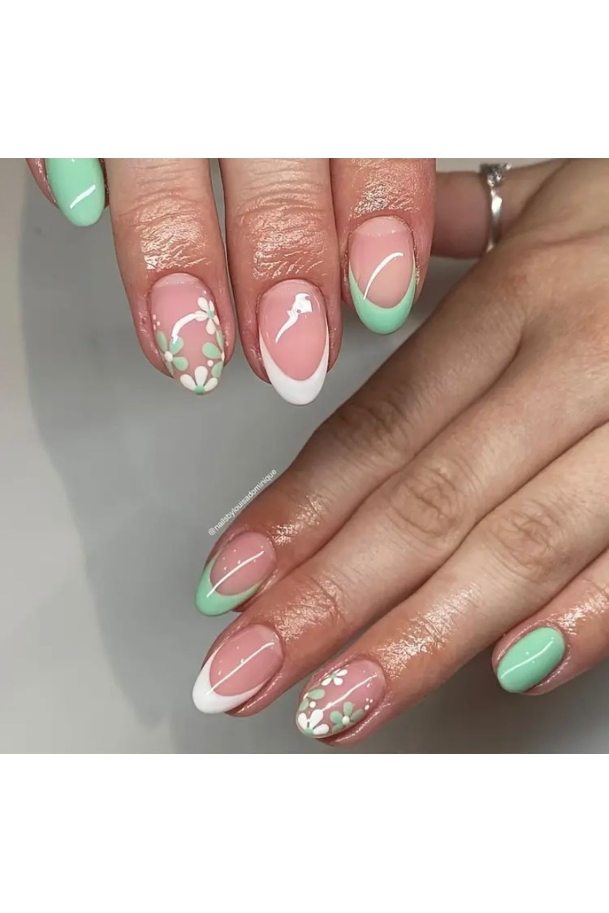 Vanilla Avenue Yeşil French Çiçek Desenli Kendinden Yapışkanlı Takma Tırnak Seti 24 Adet