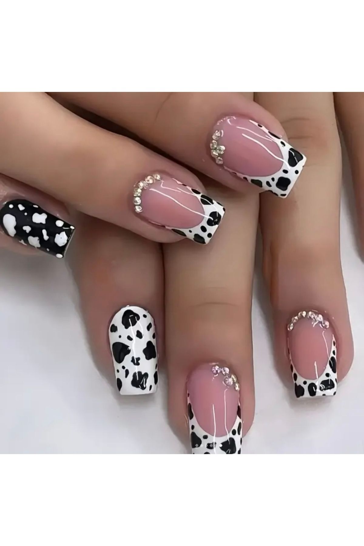 Vanilla Avenue Siyah Beyaz Benekli Taş Detaylı Kendinden Yapışkanlı Takma Tırnak Seti 24 Adet