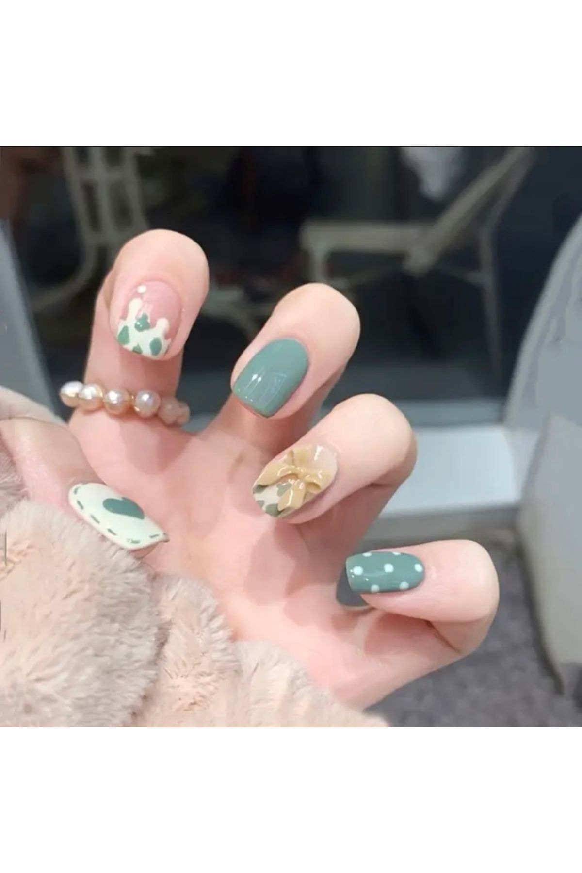 Vanilla Avenue Yeşil Fiyonk Kalp Fiyonk Detaylı Kendinden Yapışkanlı Takma Tırnak Seti 24 Adet