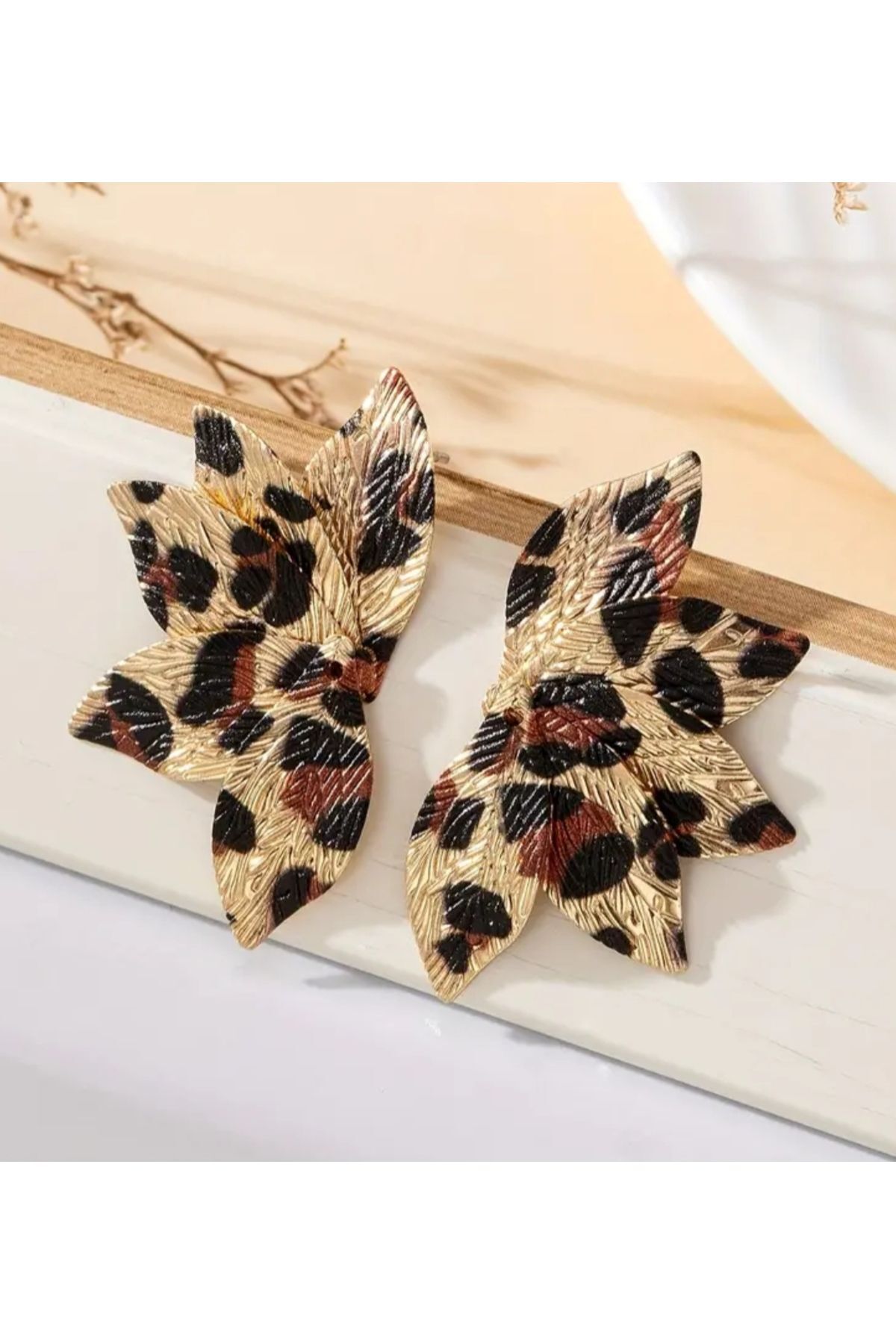 Vanilla Avenue Muhteşem Leopar Desenli Yaprak Şeklinde Günlük Kullanım Kadın Küpe