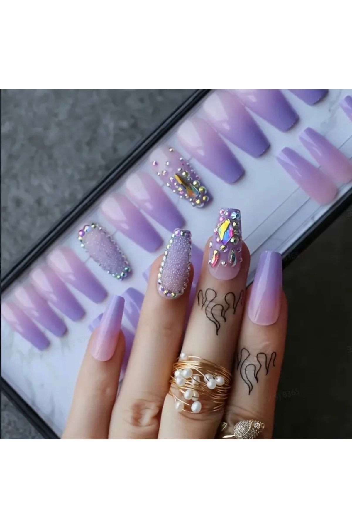 Vanilla Avenue Mor Taşlı Orta Uzun Kendinden Yapışkanlı Takma Tırnak Seti 24 Adet