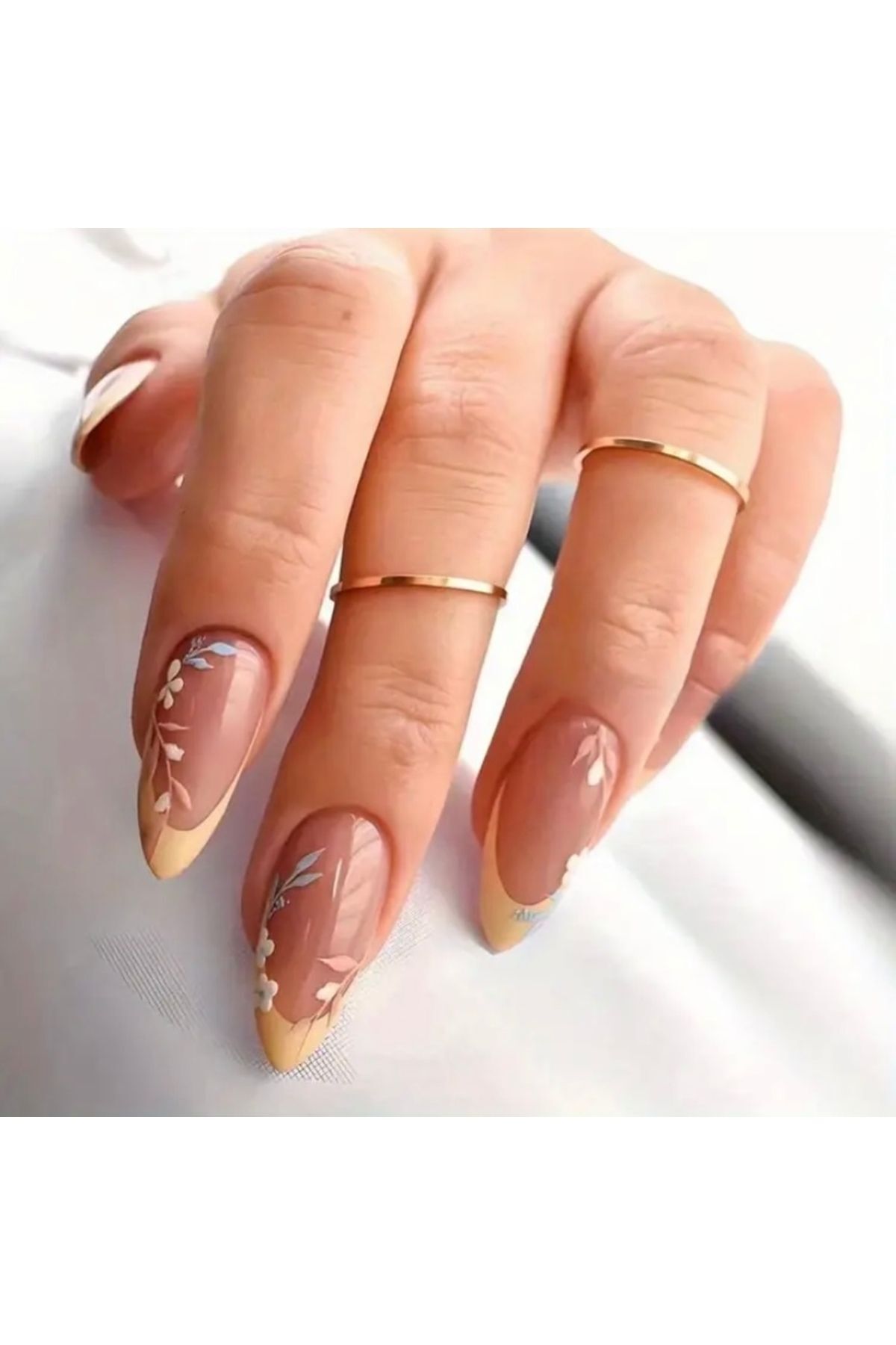 Vanilla Avenue French Sarı Çiçek Yaprak Desenli Kendinden Yapışkanlı Takma Tırnak Seti 24 Adet