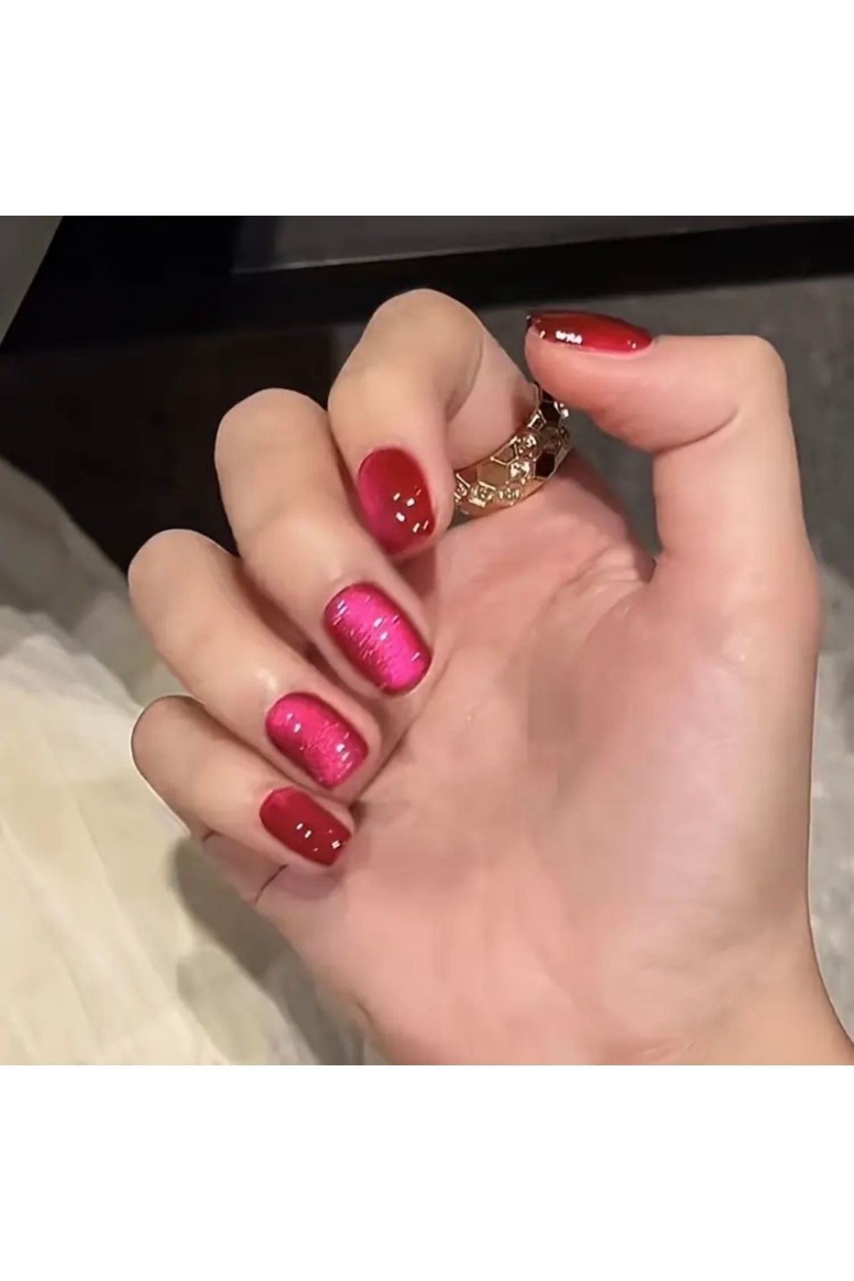 Vanilla Avenue Koyu Pembe Işıltılı Parlak Kendinden Yapışkanlı Takma Tırnak Seti 10 Adet