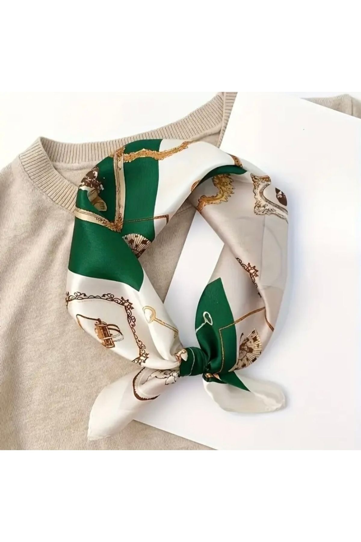 Vanilla Avenue Yeşil Gold Çerçeve Detaylı Şık Ipek Görünüm Kare Eşarp Fular Kadın Aksesuar