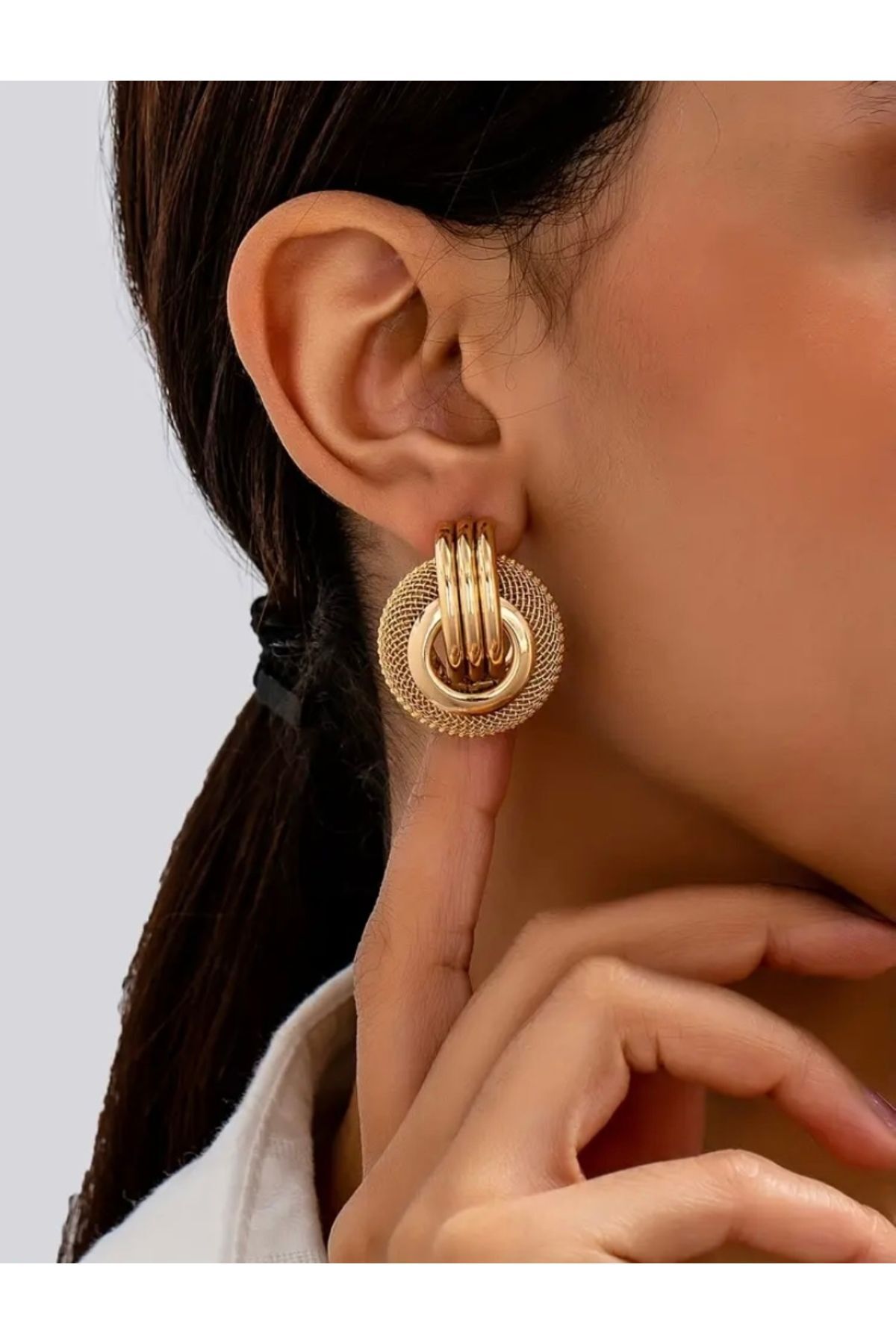 Vanilla Avenue Altın Tonlu Halka Şeklinde Sallantılı Günlük Kullanım Kadın Küpe