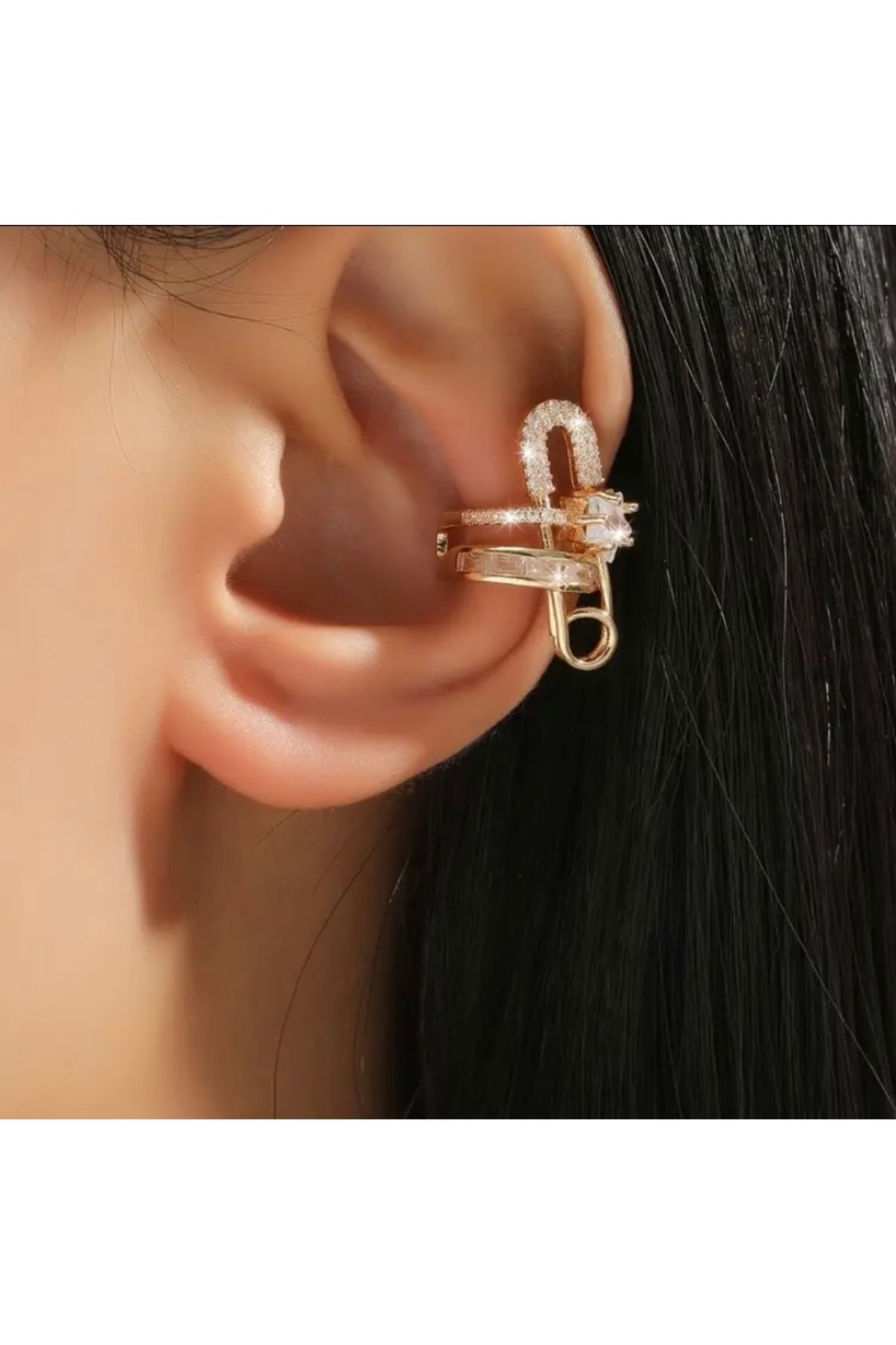 Vanilla Avenue Altın Sarısı Parlak Kübik Zirkonya Şık Kilit Tasarım Günlük Kullanım Kadın Küpe