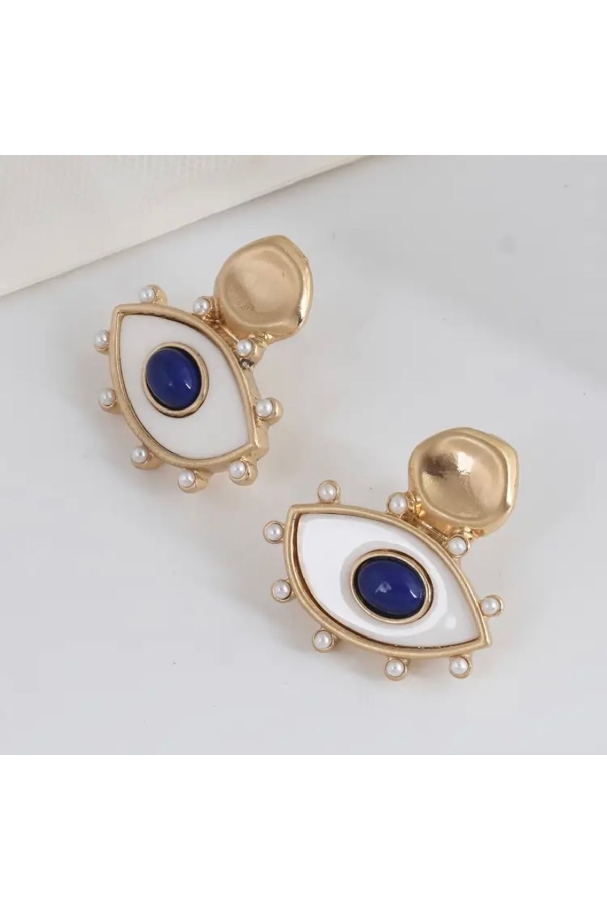 Vanilla Avenue Vintage Göz Tasarımlı Altın Sarısı İncili Sallantılı Günlük Kadın Küpe