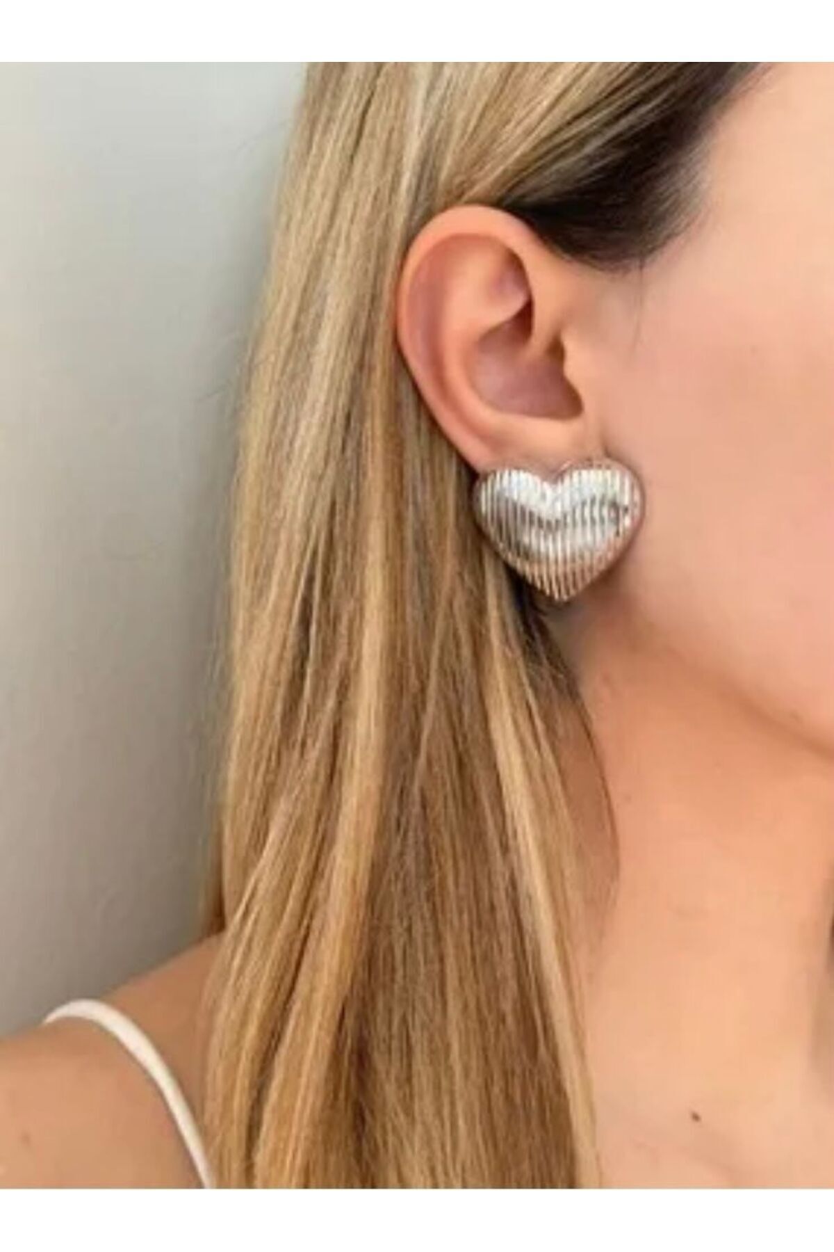 Vanilla Avenue Gümüş Kalp Şeklinde Dokulu Günlük Kullanım Kadın Küpe