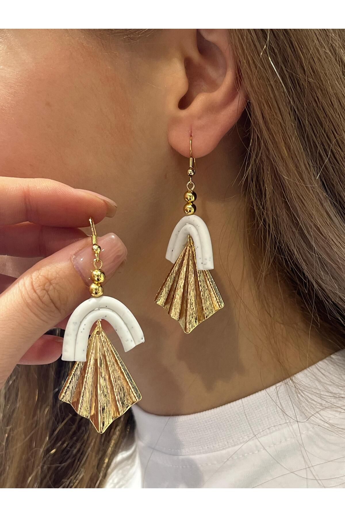 KOPYA - Vanilla Avenue Altın Sarısı Yelpaze Beyaz Burgu Detaylı Günlük Sallantılı Kadın Küpe