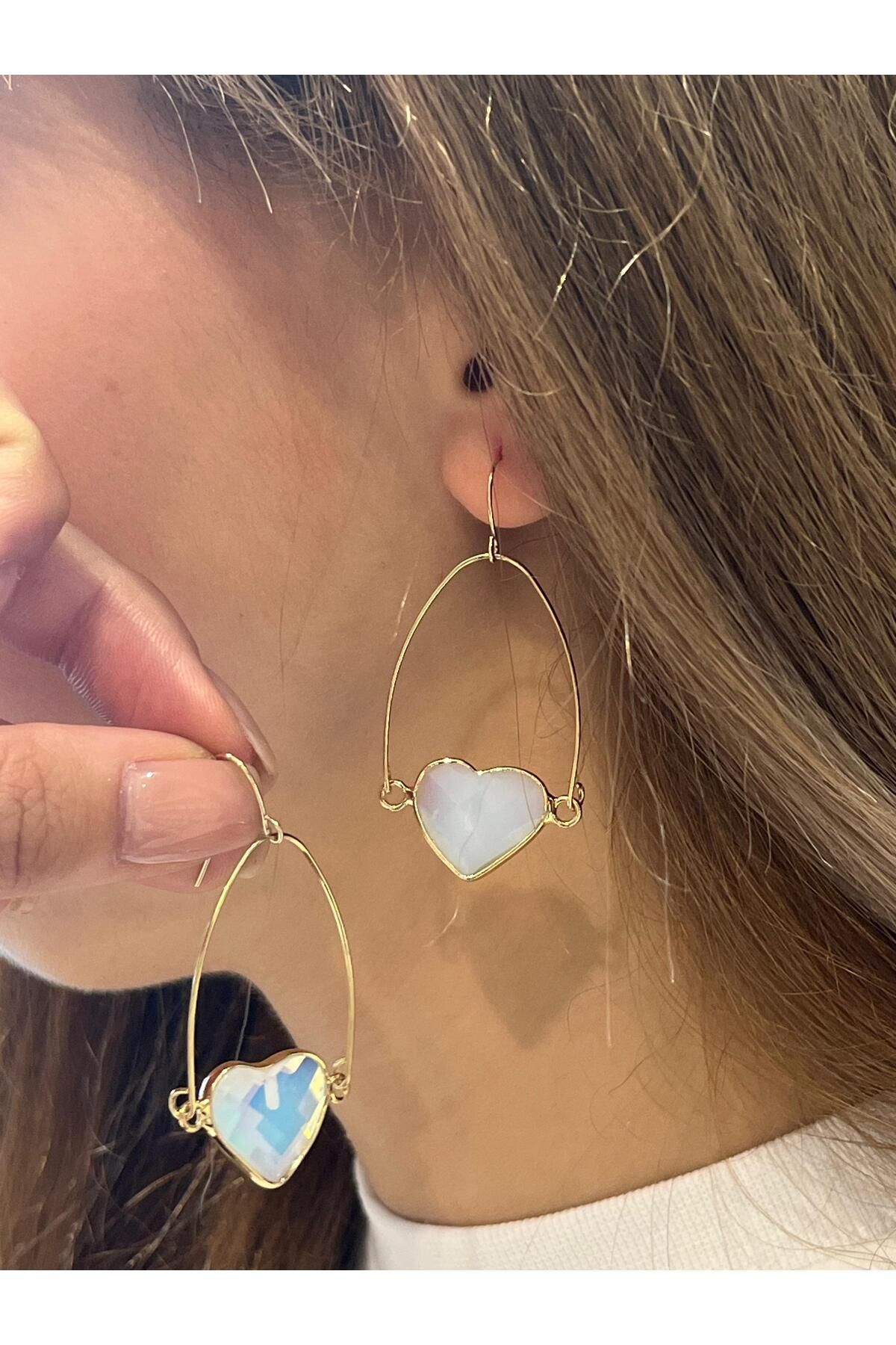 Vanilla Avenue Beyaz Kalp Detaylı Altın Sarısı Detaylı Sallantılı Günlük Kullanım Kadın Küpe