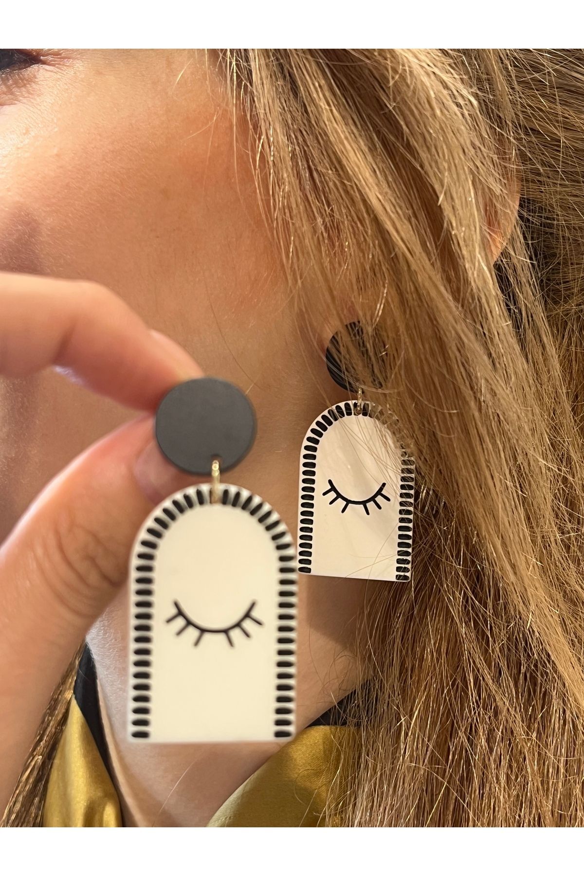 Hei Siyah Beyaz Kapalı Göz Figürlü Sevimli Günlük Kullanım Sallantılı Kadın Küpe