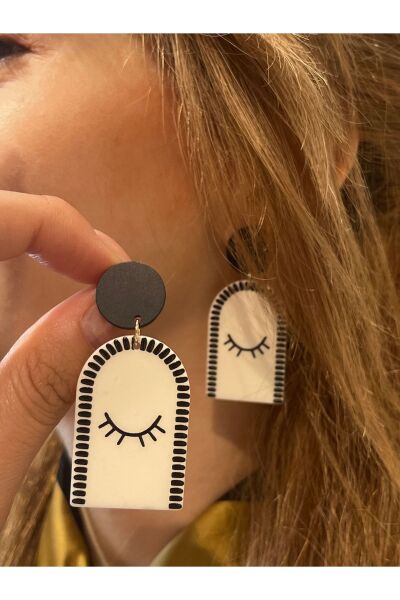 Hei Siyah Beyaz Kapalı Göz Figürlü Sevimli Günlük Kullanım Sallantılı Kadın Küpe