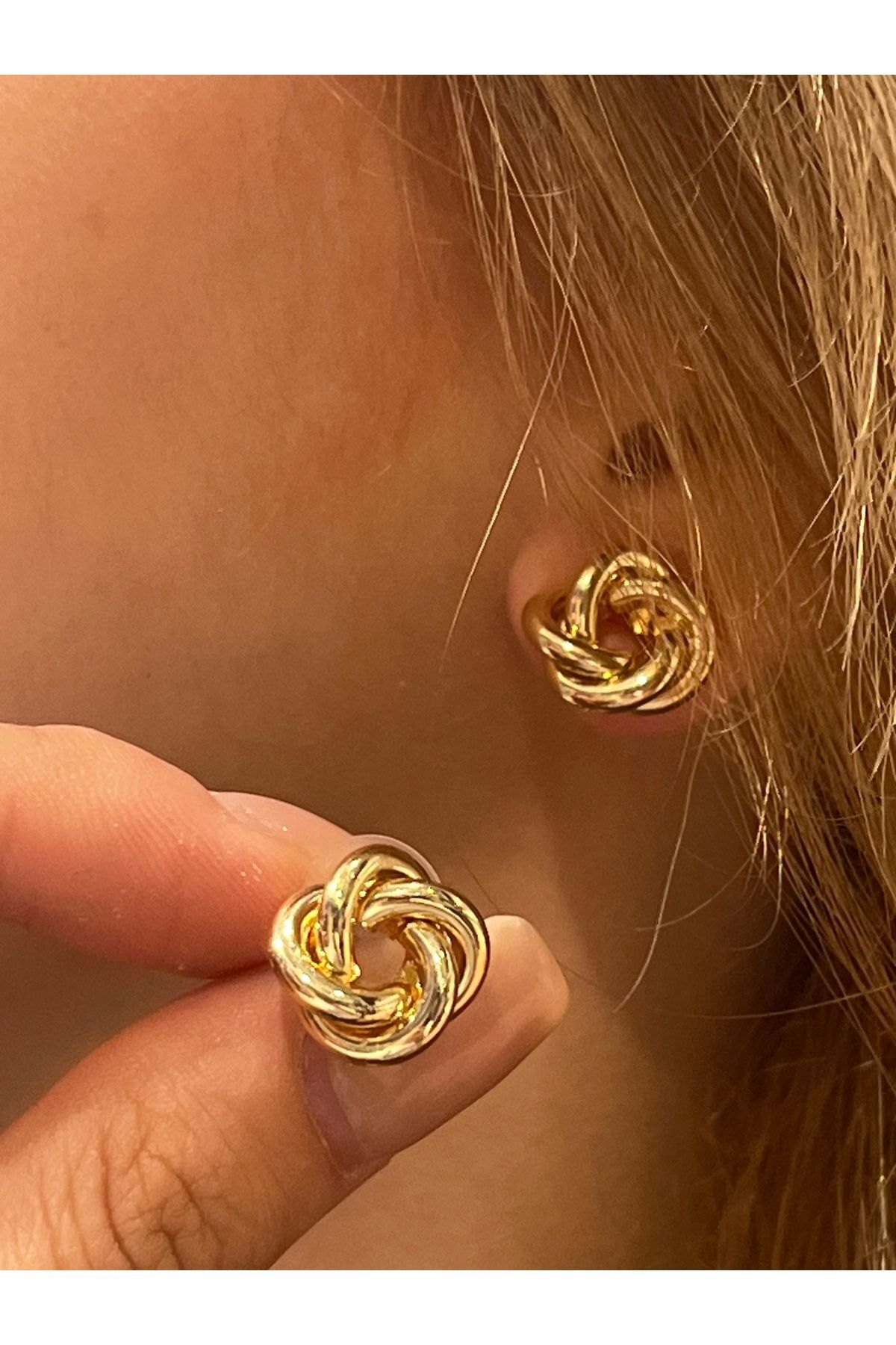 Hei Altın Sarısı Burgu Detaylı Minik Günlük Kullanım Kadın Küpe