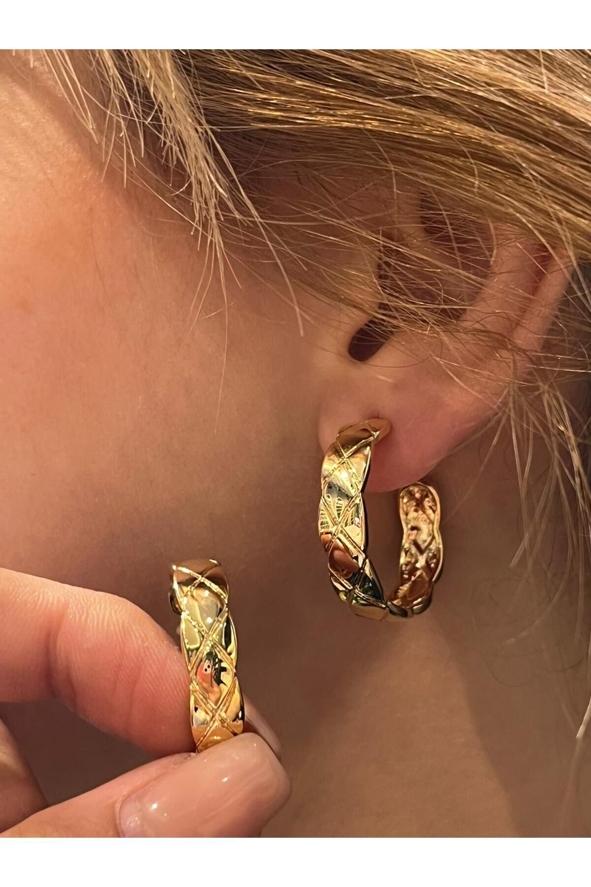 Hei Altın Sarısı Çizgi Detaylı Halka Sallantılı Günlük Kullanım Kadın Küpe