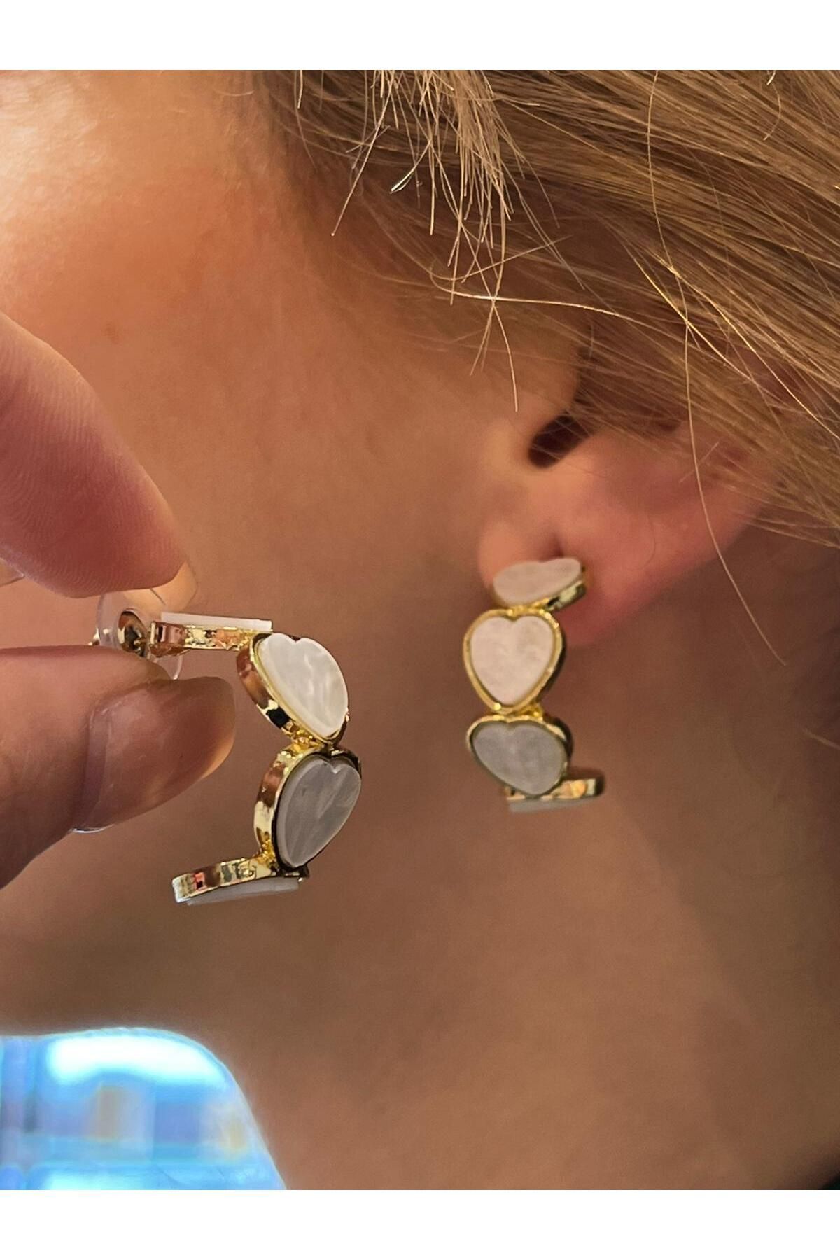 Hei Beyaz Kalp Detaylı Altın Sarısı Halka Günlük Kullanım Sallantılı Kadın Küpe
