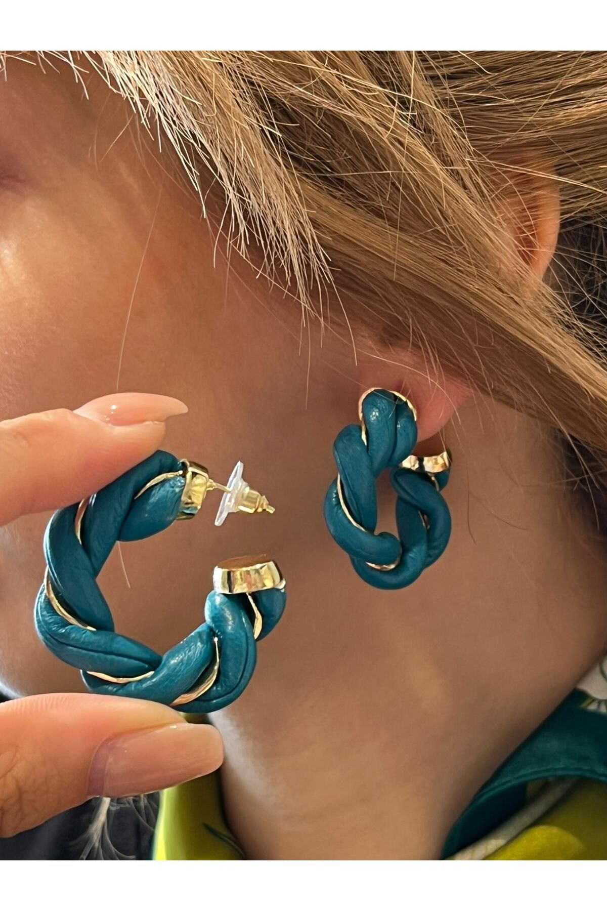 Hei Koyu Turkuaz Rengi Altın Sarısı Detaylı Halka Plaj Sallantılı Günlük Kullanım Kadın Küpe